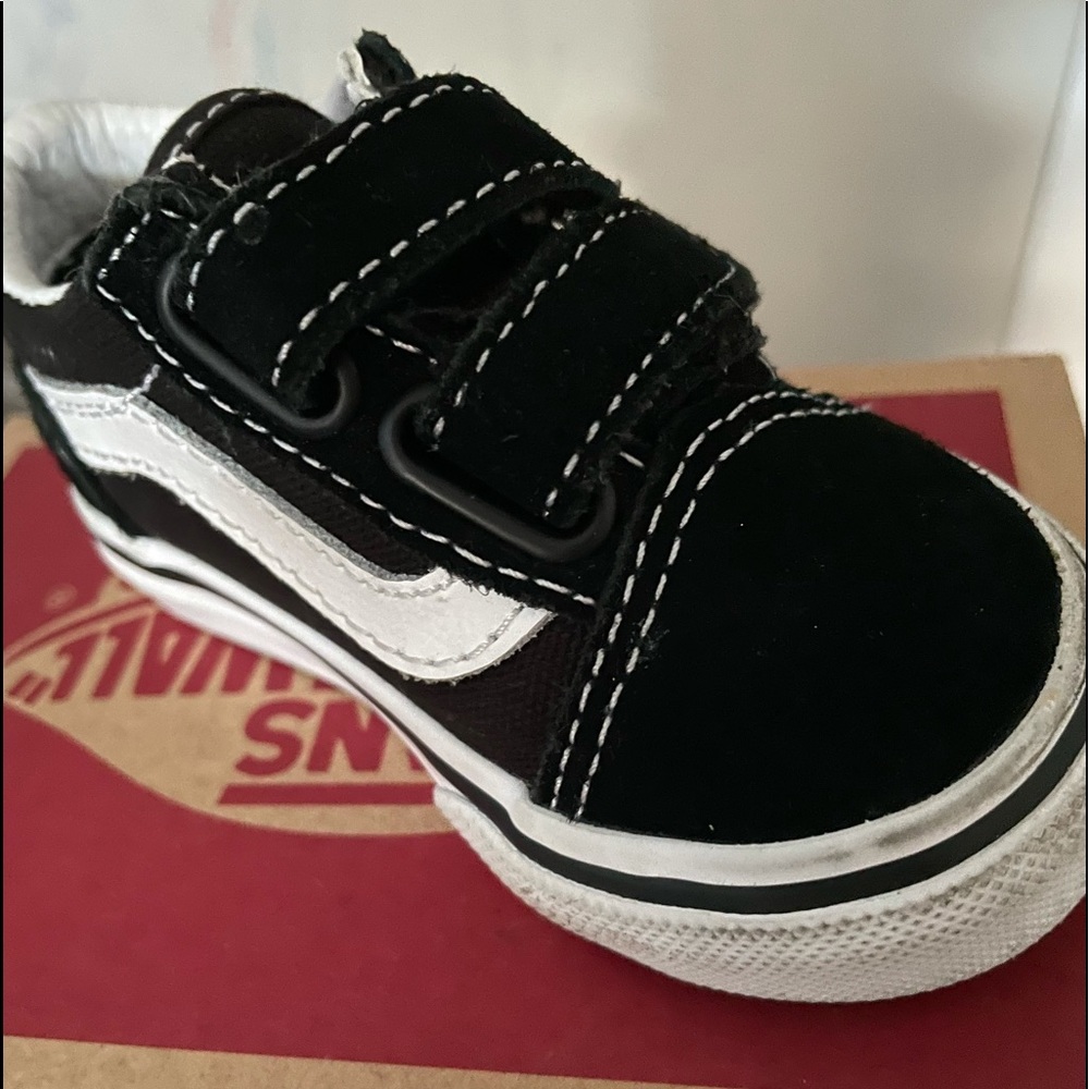 2 pairs of vans 4c for both together one never worn